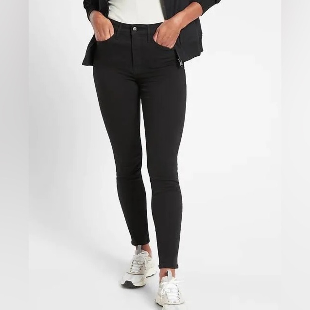 NWT ATHLETA FLEX ULTRA SKINNY
JEAN IN BLACK size 6